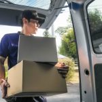 配送中の男性